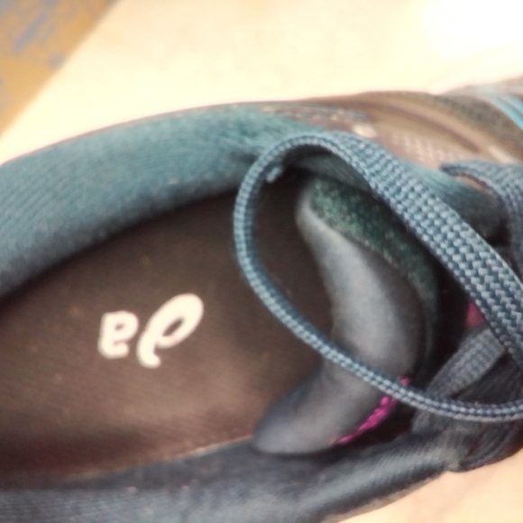 30% is the marked price-ASICS Women’s  Tennis shoes Size 8 - Picture 7 of 9